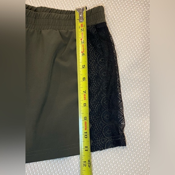 ✨FABLETICS XS black laced trim Army Green athletic shorts back pocket velcro - Picture 9 of 13